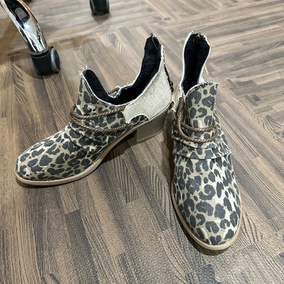 Booties NWOT - Picture 5 of 6